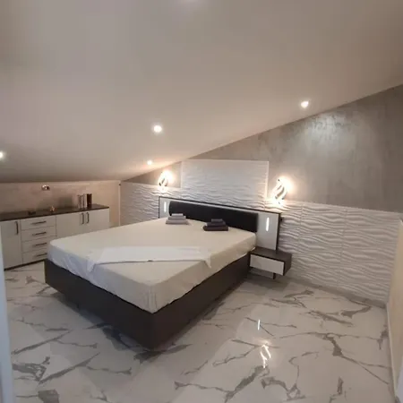 Prestige House فندق مبيت وإفطار Nulvi